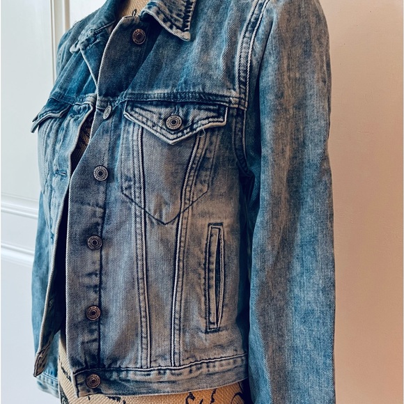 FOREVER 21 Light Blue Jean Jacket. All Cotton. Jeans Jacket - Picture 3 of 15